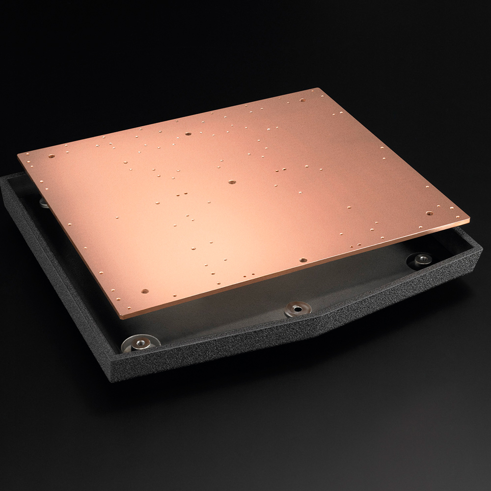 6mm thick copper-plated steel plate and die-cast aluminum chassis.